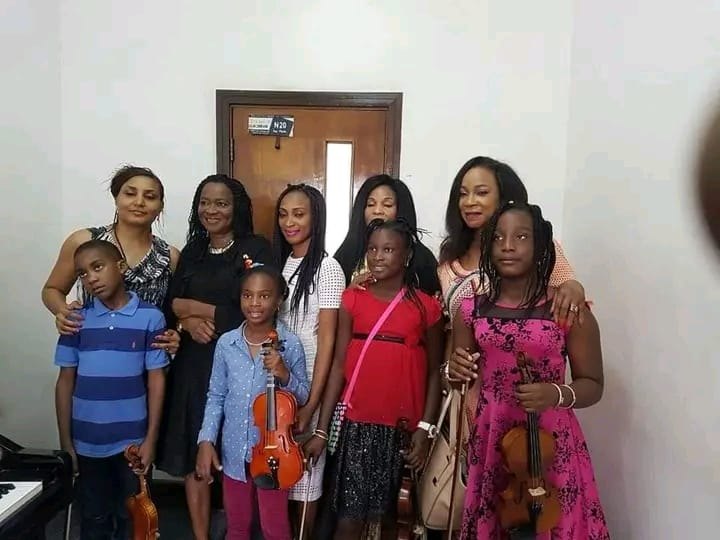 Students and parents after a lesson